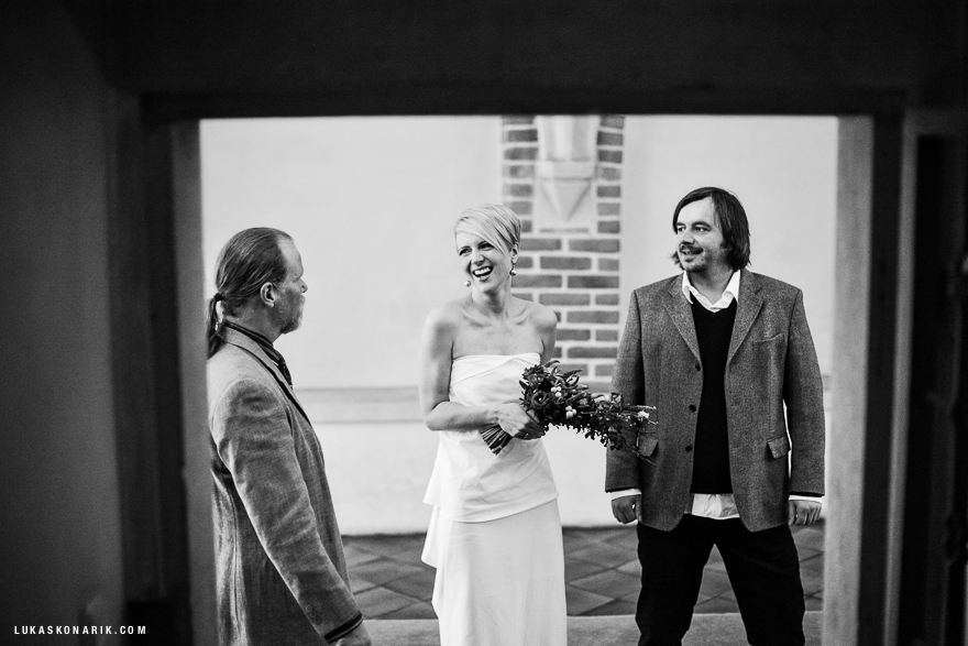 svatební fotografie nevěsty před svatbou