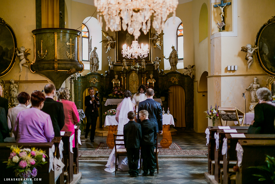 nejlepší svatební fotografie v kostele