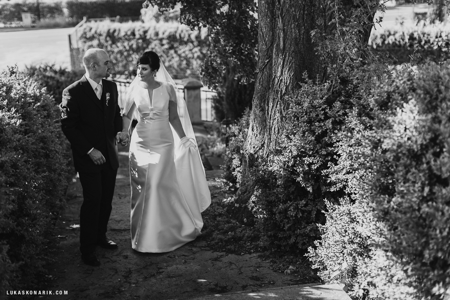 svatební fotografie na zahradě rezidence Liběchov