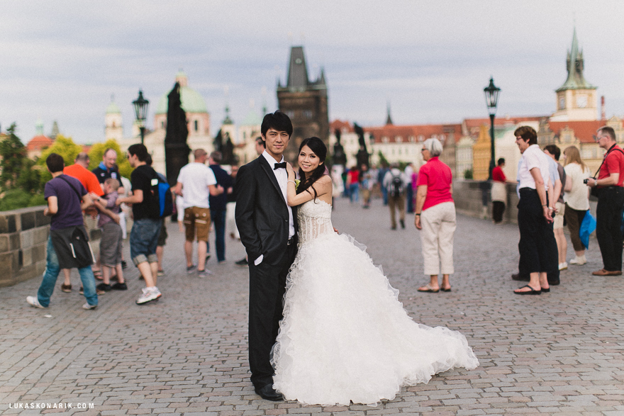 svatební fotografie na Karlově mostu v Praze