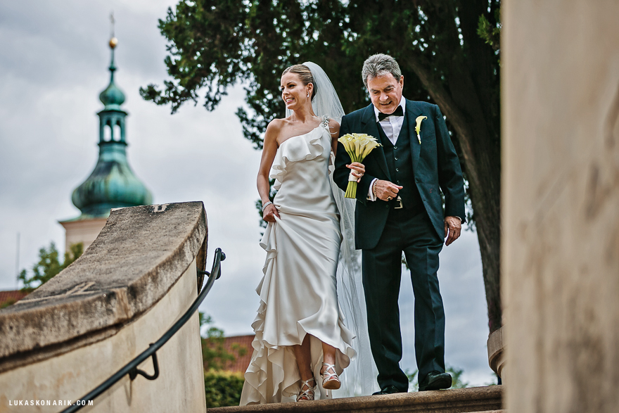 svatební fotografie nevěsty v Praze
