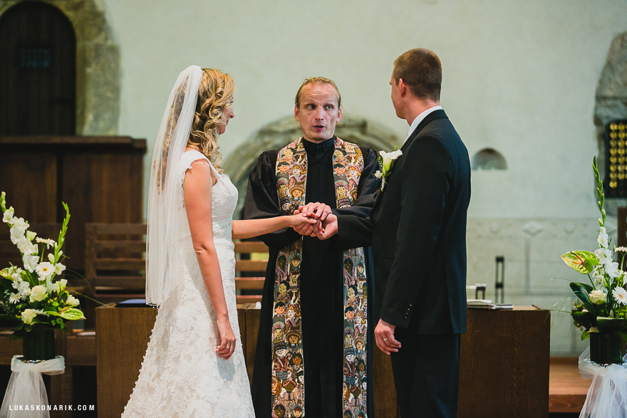 svatební fotografie obřadu v Betlémské kapli
