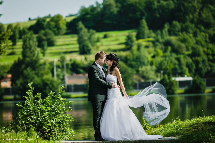 svatební fotografie novomanželů