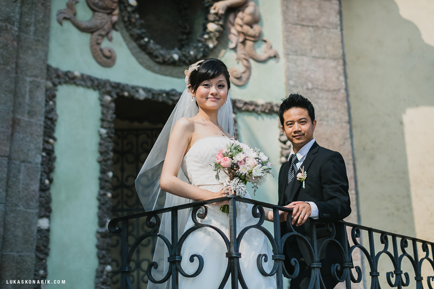 svatební fotografie nevěsty a ženicha ve Vrtbovské zahradě