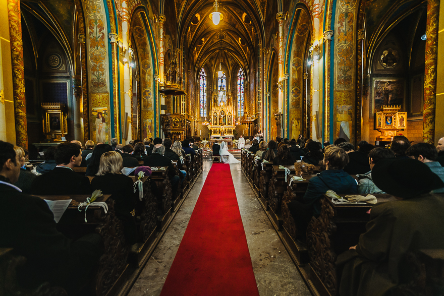 svatební fotografie obřadu v kostele sv. Petra a Pavla na Vyšehradě v Praze