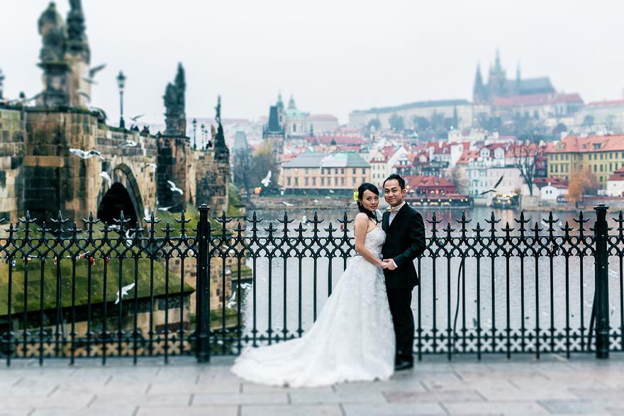 nejhezčí stavební fotografie u Karlova mostu s výhledem na Pražský hrad a katedrálu svatého Víta