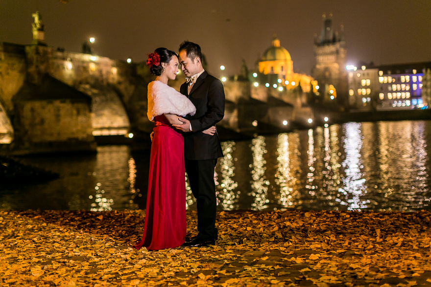 nejlepší svatební fotografie u Karlova mostu v Praze