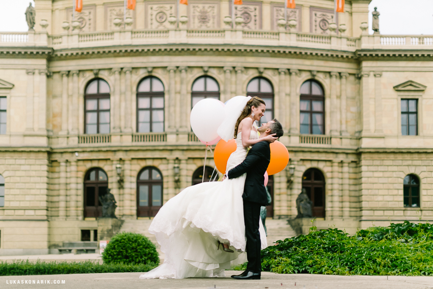 nejlepší svatební fotografie v Praze u Rudolfina